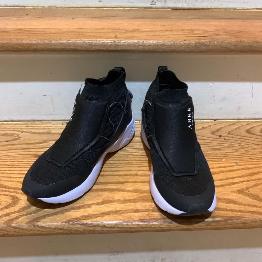 Ark size 7. Used but in great condition.